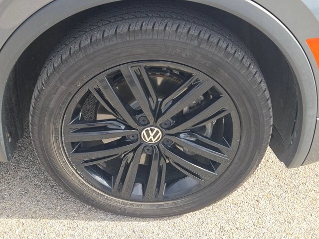 2022 Volkswagen Tiguan SE R-Line Black