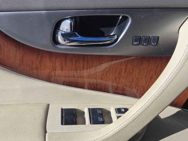 2014 INFINITI QX70 RWD 4dr