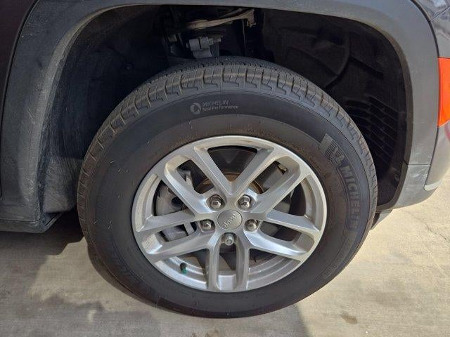 2025 Jeep Grand Cherokee L Laredo 4x2