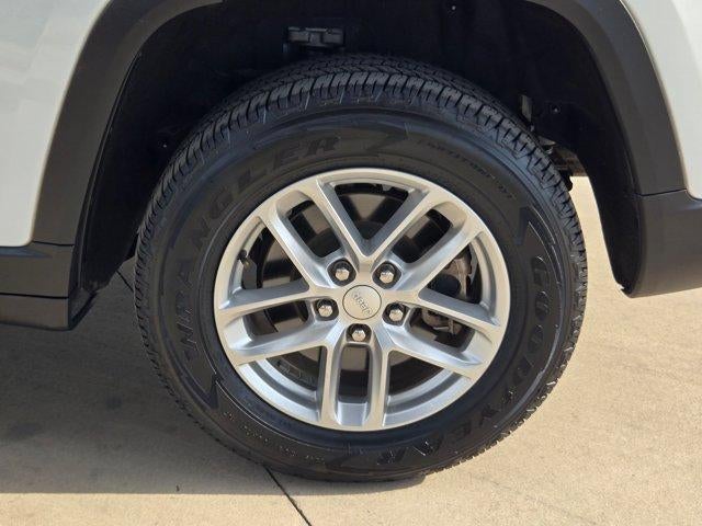 2023 Jeep Grand Cherokee L Laredo 4x4