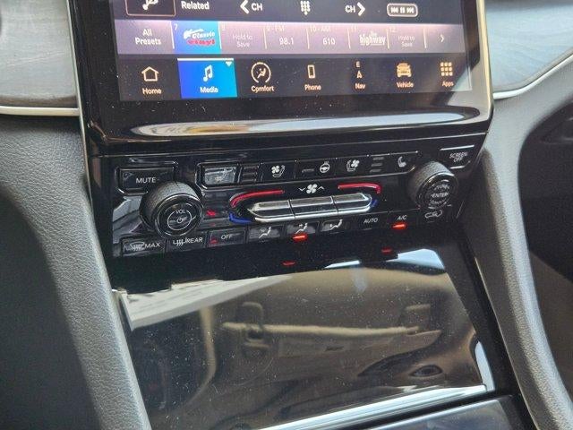 2023 Jeep Grand Cherokee L Base