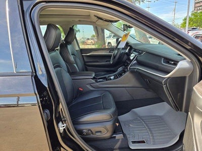 2023 Jeep Grand Cherokee L Base