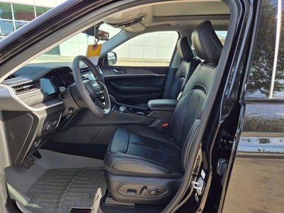 2023 Jeep Grand Cherokee L Base