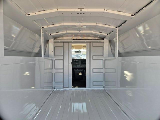 2025 Chevrolet Express Cutaway 3500 3500 Van 139"
