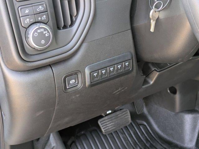 2025 Chevrolet Silverado 3500 HD Chassis Cab 4WD Reg Cab 171" WB, 84.5" CA Work Truck