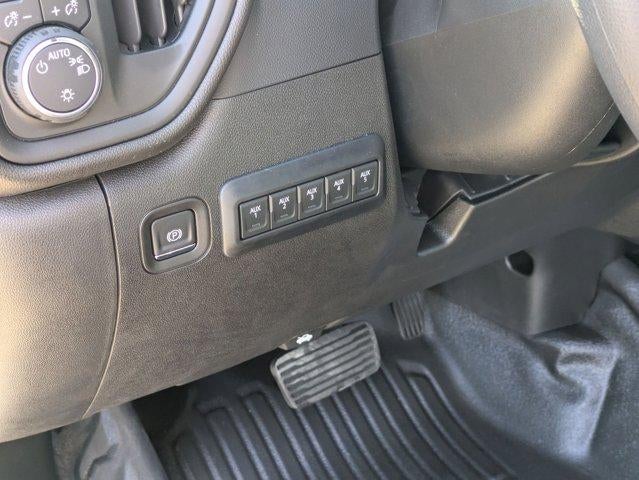 2025 Chevrolet Silverado 3500 HD Chassis Cab 4WD Reg Cab 171" WB, 84.5" CA Work Truck