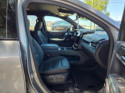 2024 GMC Acadia AT4