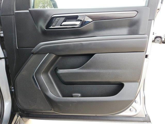 2025 Chevrolet Suburban LT