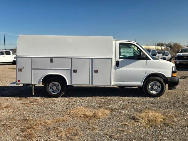 2025 Chevrolet Express Cutaway 3500 3500 Van 139"