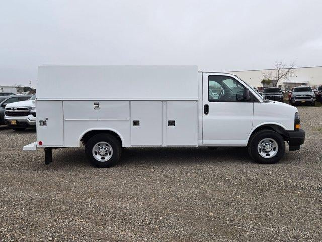 2025 Chevrolet Express Cutaway 3500 3500 Van 139"