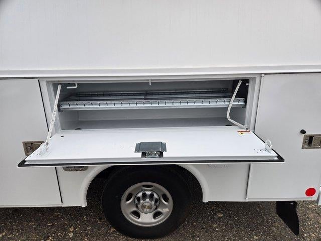 2025 Chevrolet Express Cutaway 3500 3500 Van 139"