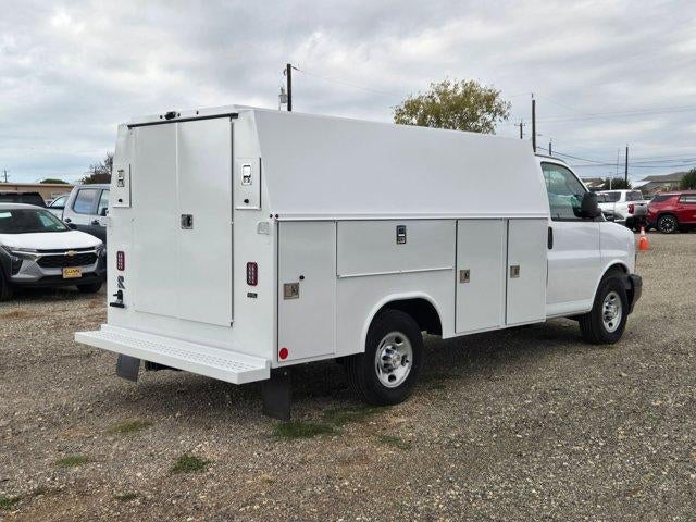 2025 Chevrolet Express Cutaway 3500 3500 Van 139"
