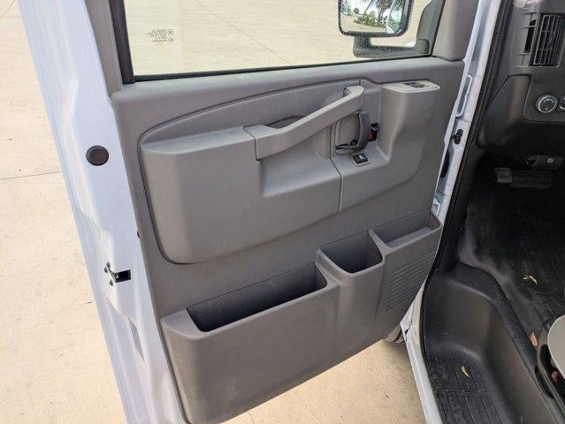 2025 Chevrolet Express Cutaway 3500 3500 Van 139"