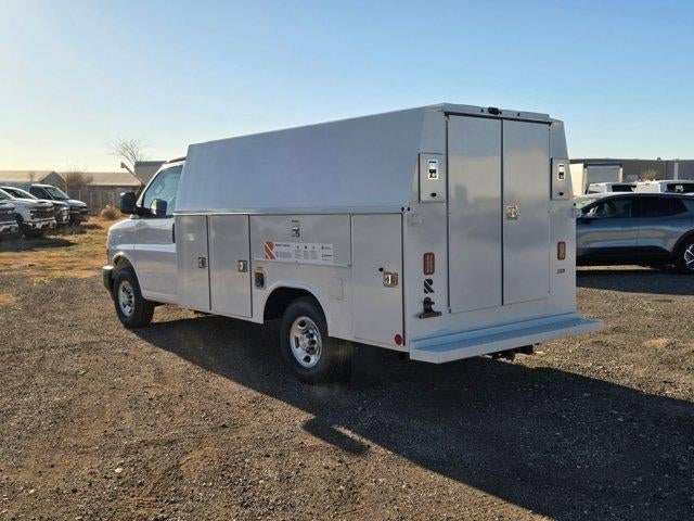 2025 Chevrolet Express Cutaway 3500 3500 Van 139"
