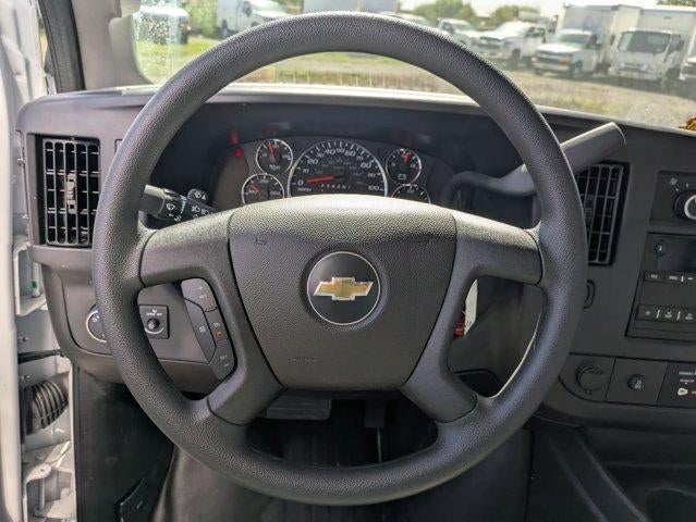 2025 Chevrolet Express Cutaway 3500 3500 Van 177"