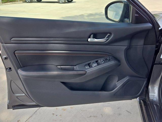2022 Nissan Altima SR - Photo 11