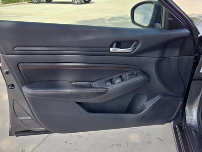 2022 Nissan Altima SR FWD