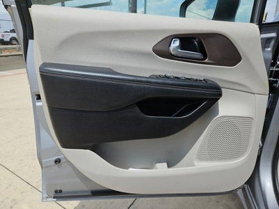 2021 Chrysler Voyager LXI