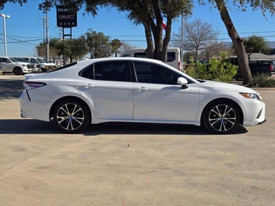 2020 Toyota Camry SE