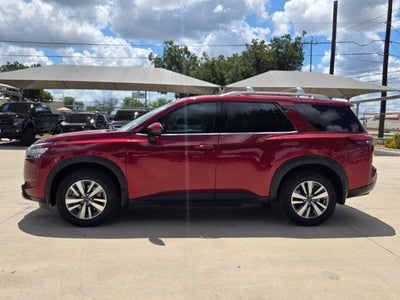 2025 Nissan Pathfinder SL