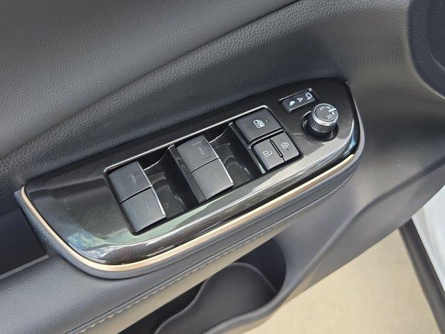 2025 Toyota Crown Platinum - Photo 12