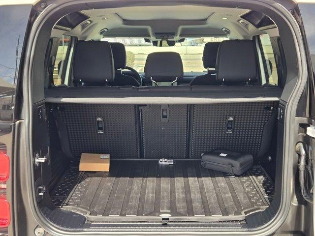 2025 Land Rover Defender 110 P300