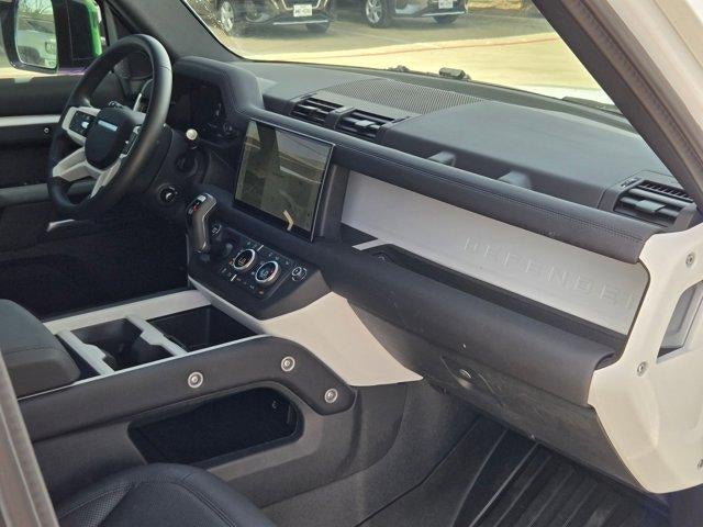 2025 Land Rover Defender 110 P300