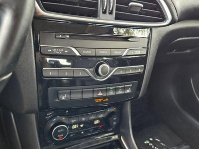 2017 INFINITI QX30 Premium