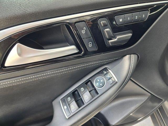 2017 INFINITI QX30 Premium