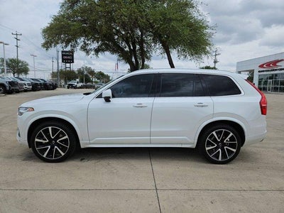 2022 Volvo XC90 Momentum