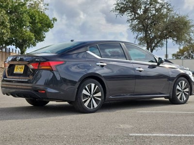 2022 Nissan Altima 2.5 SV Sedan