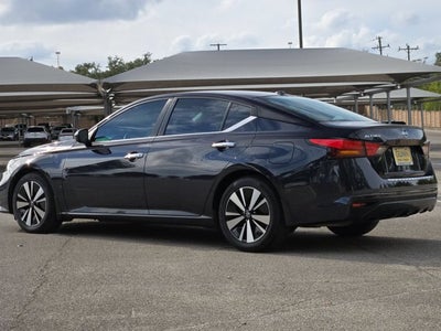 2022 Nissan Altima 2.5 SV Sedan