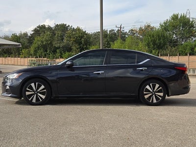 2022 Nissan Altima 2.5 SV Sedan
