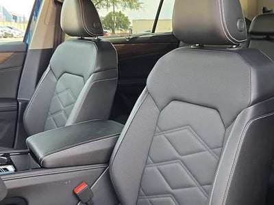 2025 Volkswagen Atlas 2.0T SE with Technology 4MOTION