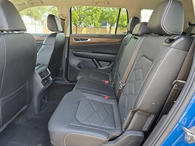 2025 Volkswagen Atlas 2.0T SE with Technology 4MOTION