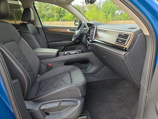 2025 Volkswagen Atlas 2.0T SE with Technology 4MOTION