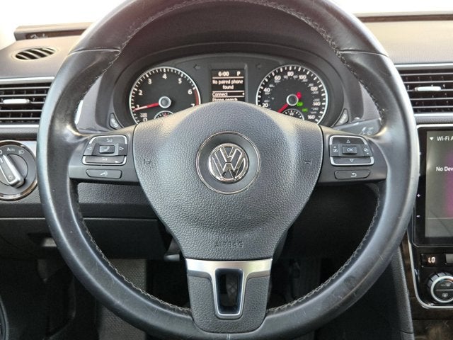 2015 Volkswagen Passat 4dr Sdn 1.8T Auto SEL Premium