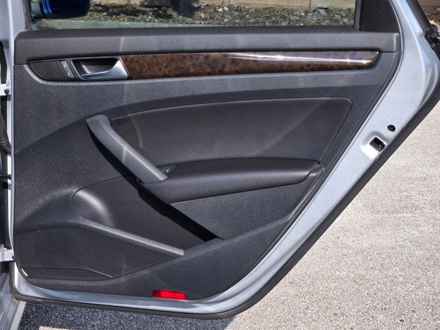 2015 Volkswagen Passat 4dr Sdn 1.8T Auto SEL Premium