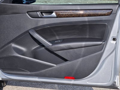 2015 Volkswagen Passat 4dr Sdn 1.8T Auto SEL Premium