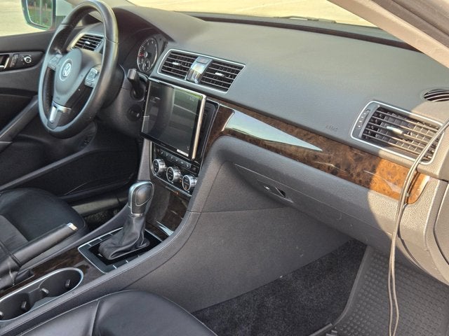 2015 Volkswagen Passat 4dr Sdn 1.8T Auto SEL Premium