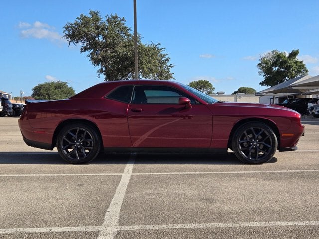 2021 Dodge Challenger SXT RWD