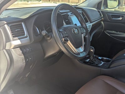 2018 Toyota Highlander Base