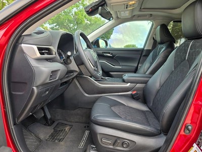 2024 Toyota Highlander Base