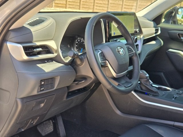 2025 Toyota Highlander Base