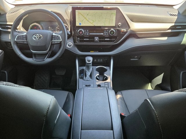 2025 Toyota Highlander Base