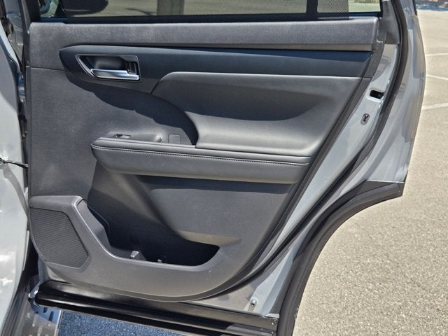 2025 Toyota Highlander Base