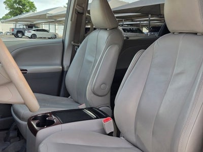 2013 Toyota Sienna 5dr 8-Pass Van V6 XLE FWD
