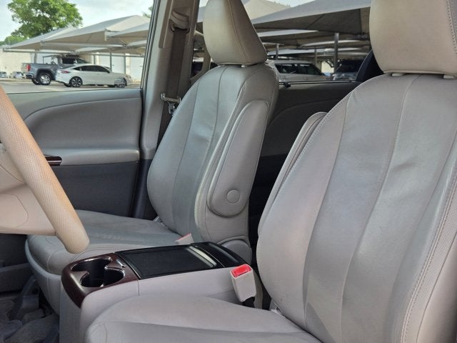 2013 Toyota Sienna 5dr 8-Pass Van V6 XLE FWD