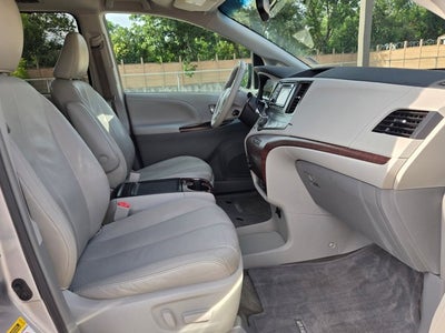 2013 Toyota Sienna 5dr 8-Pass Van V6 XLE FWD