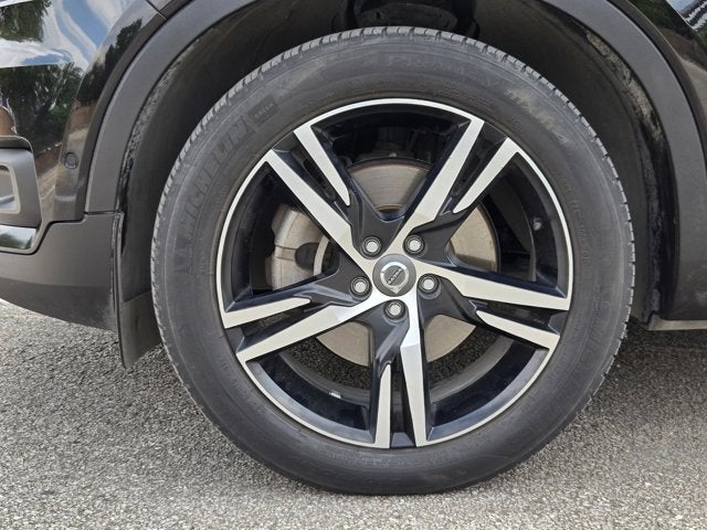 2021 Volvo XC40 T5 AWD R-Design